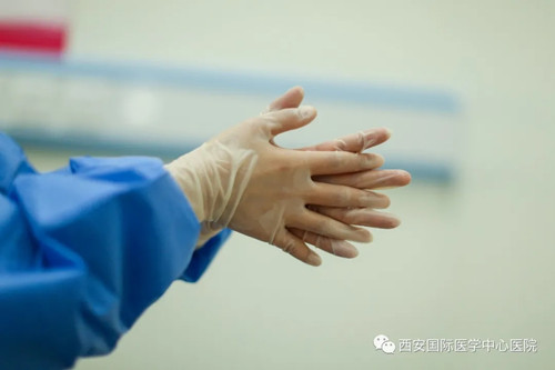 49秒！她的手，已接種了13230人