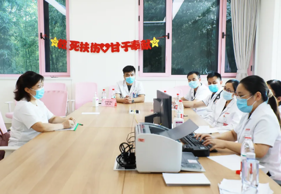 不掛號(hào)，解決多個(gè)問(wèn)題，多學(xué)科MDT聯(lián)合門(mén)診讓更年期女性少跑腿，更安心！
