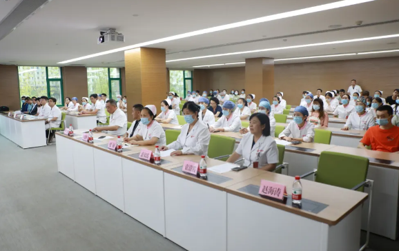 安全用械 守護(hù)健康——我院舉辦首屆“急救、生命支持類設(shè)備安全使用月”活動(dòng)