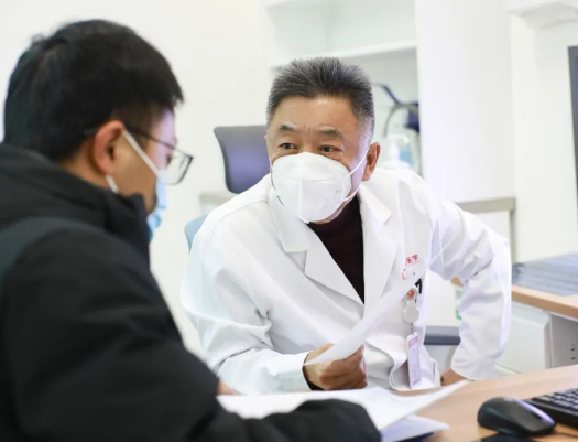 他們?nèi)找箞允?，為患者照亮就診之路
