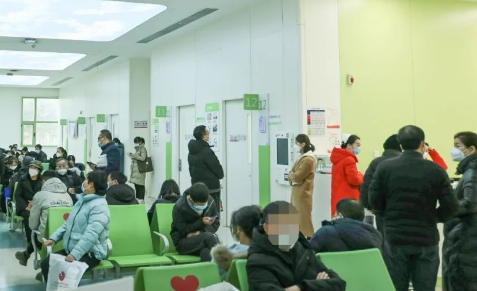 節(jié)后首個(gè)工作日|不停歇，他們?nèi)κ刈o(hù)患者健康！