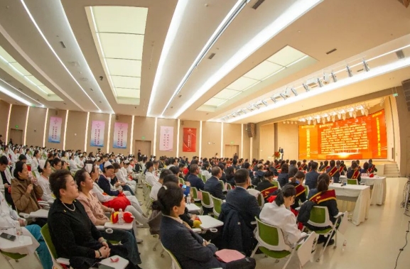 接續(xù)奮斗啟新篇！這場總結(jié)表彰大會奮進感滿滿